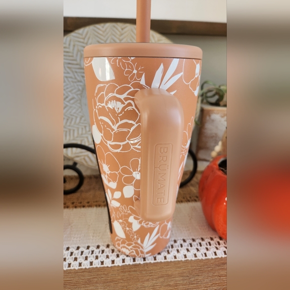 Brumate Era 30oz Sandstone Bloom w/Magnetic Straw Cover - Picture 3 of 6